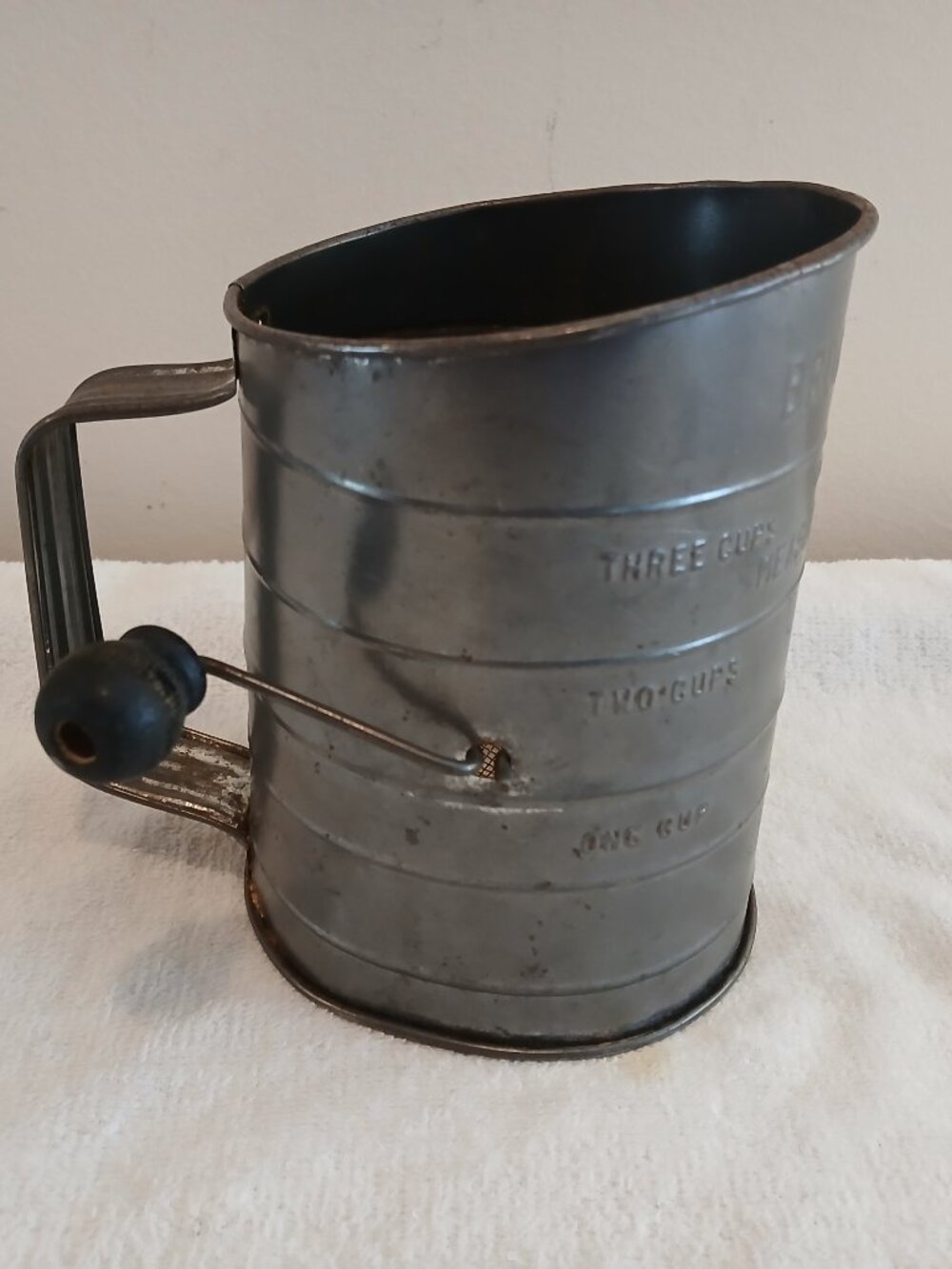Vintage 1950's Bromwell's Measuring Sifter Made in USA